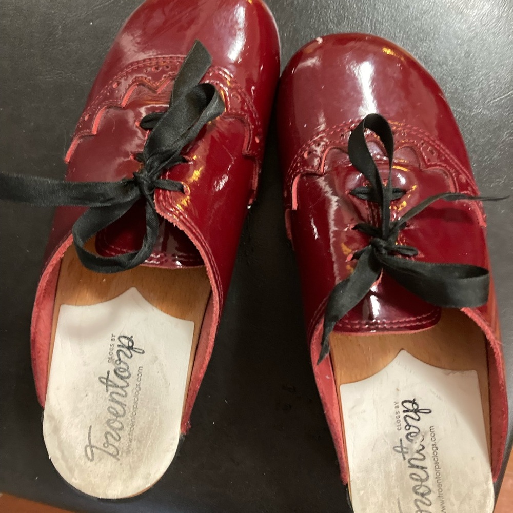 Troentorp red patten leather ribbon tie clogs.